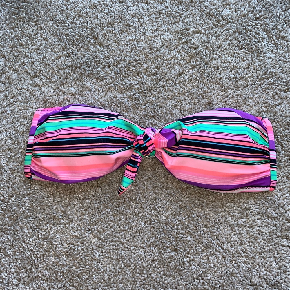 Medium in Victoria’s Secret strapless swim top